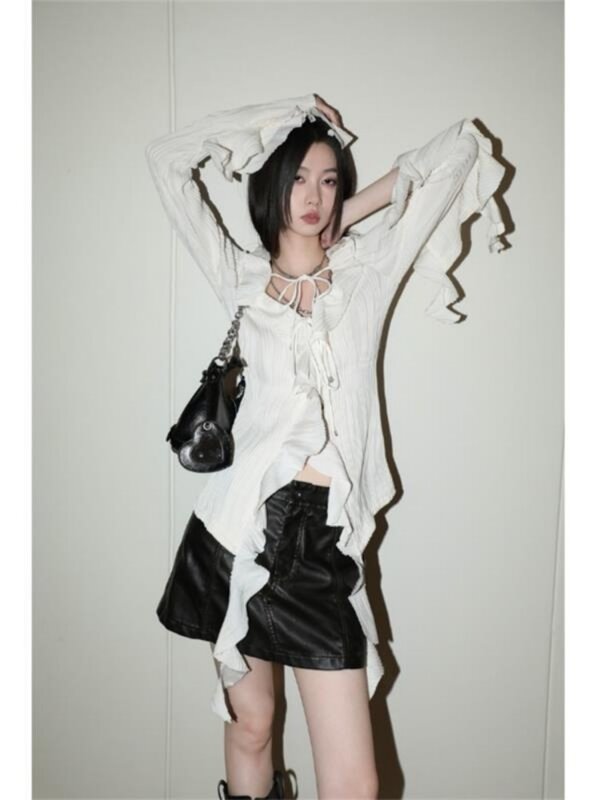 Deeptown Fairycore blus elegan wanita Y2k atasan Ruffle lengan Flare kemeja renda putih estetika seksi Vintage Mode Korea