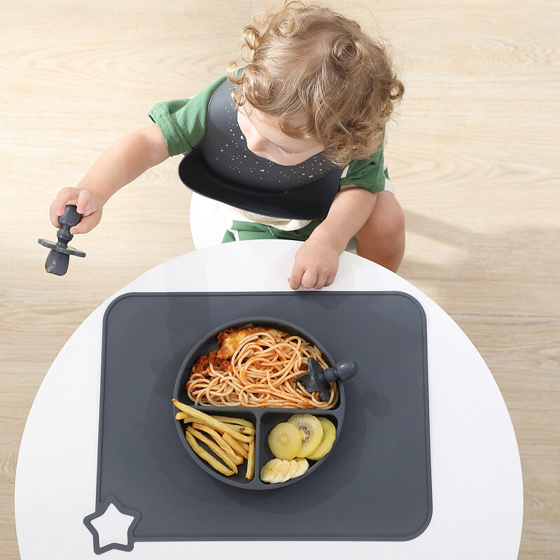 Zestaw stołowy silikonowa dla dzieci bez BPA z podzielonymi talerzami miski do karmienia kubek ze słomką i łyżeczką do treningu malucha