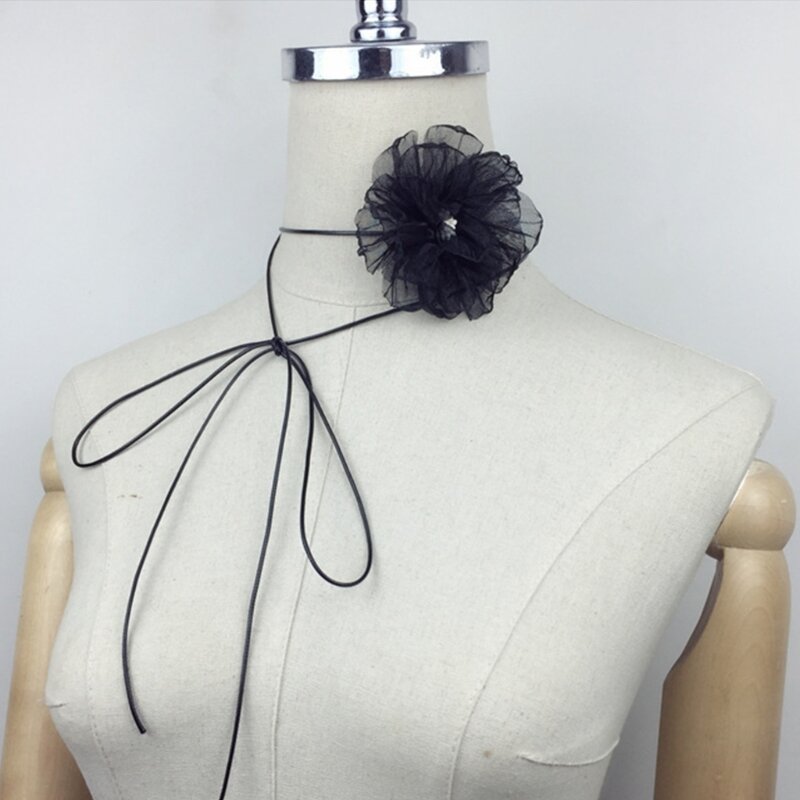 Romantische schwarze Garn-Blumen-Halskette für Damen, modisch, verstellbarer Seil-Halsband