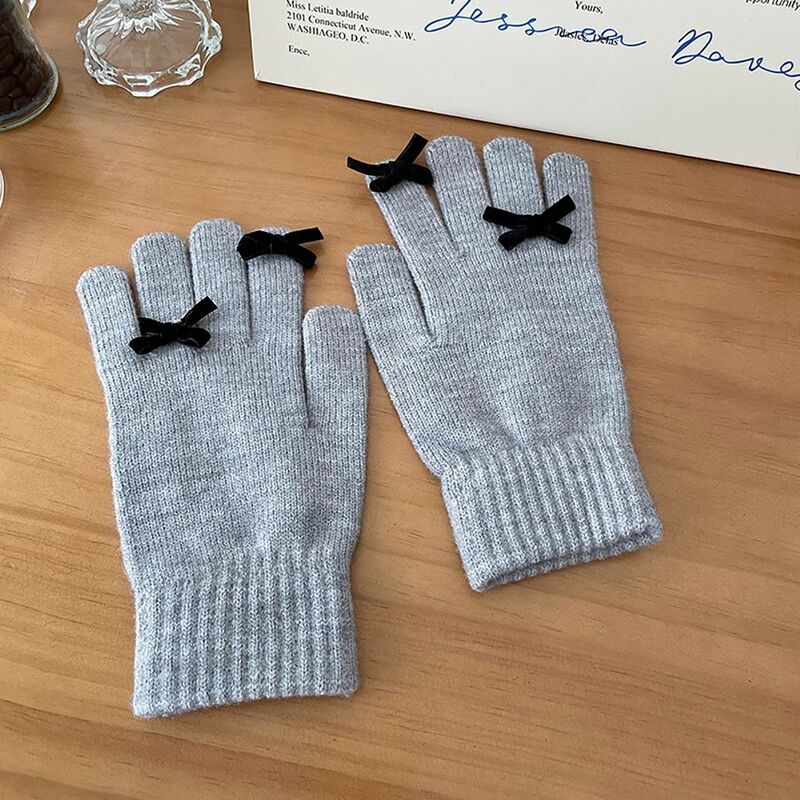 Зимние теплые перчатки на пальцы с бантом, 1 пара, Новые Вязаные перчатки из полиэстера и шерсти для сенсорных экранов, однотонные варежки на все пальцы для женщин и девочек