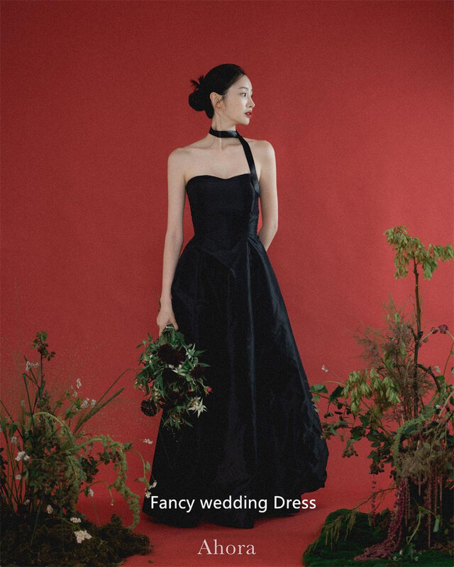 空中ブランコのウェディングドレス,ノースリーブのウェディングドレス,シンプルなドレス,写真撮影の撮影のための黒