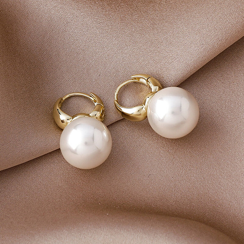 2022 New Cute Pearl Studs Hoop Earrings for Women Gold Color Eardrop Minimalist Tiny Huggies Hoops Wedding Fashion Jewelry