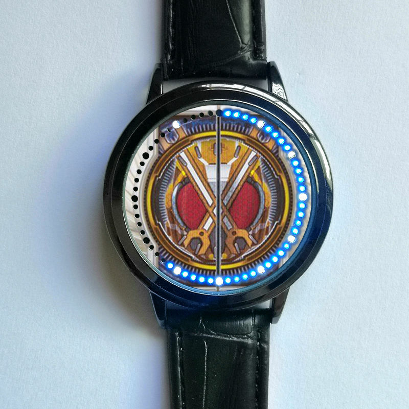นาฬิกาแฟชั่นสุดเท่สำหรับผู้ขับขี่สวมหน้ากากยอดนิยมนาฬิกาอะนิเมะ LED รอบด้านนาฬิกาสุดสร้างสรรค์เด็กหญิงเด็กชายนักเรียนคู่รักของขวัญคู่รัก