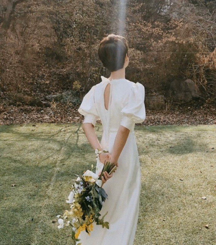 Vestido De novia De satén brillante con cuello redondo, estilo francés, botón Simple, personalizado, novedad De 2023
