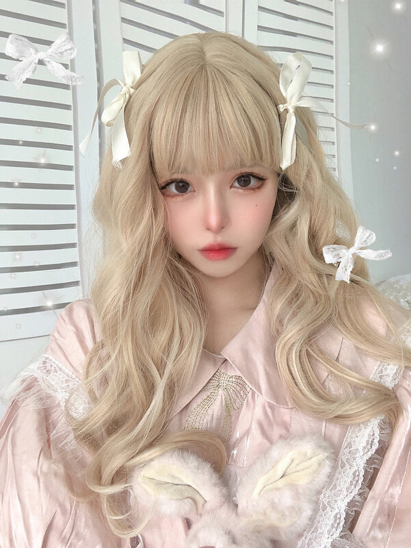 24Inch Lolita Gold Highlight White Color Synthetic Wigs With Bangs Long Natural Wavy Hair Wig for Women Daily Use Heat Resistant