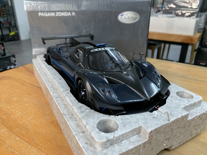 Autoart-Modelo de carro de liga metálica azul, Konisag Zonda R, Simulação Toy Gift, Edição limitada, Carbono fora de impresso, 1:18