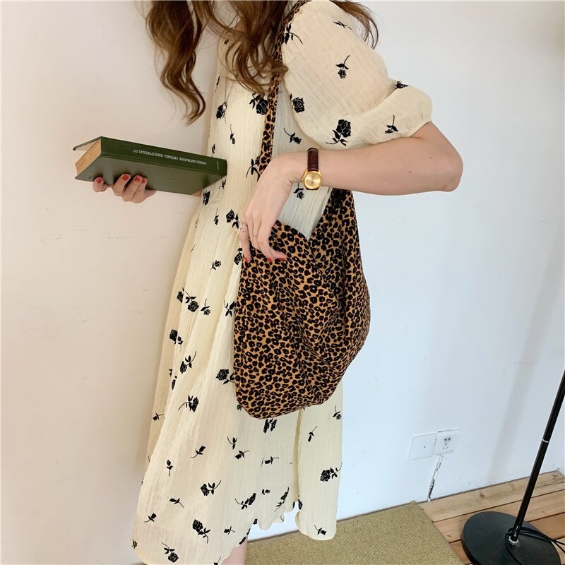 Japanese and Korean Ins Modern Small Leopard Print Messenger Bag, Single Shoulder Canvas Bag for Female Student