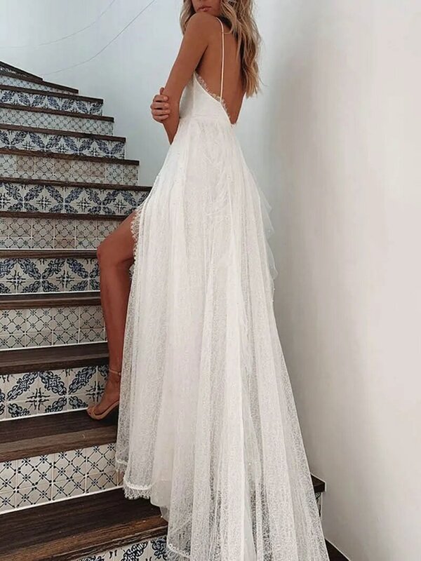 Элегантное кружевное свадебное платье-трапеция с высоким разрезом