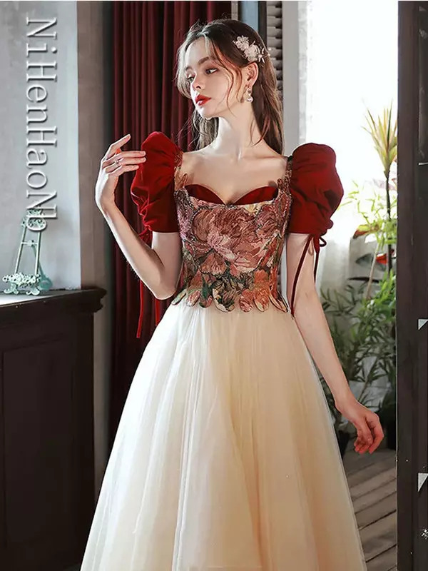 Женское винтажное платье с рукавами-фонариками и вышивкой