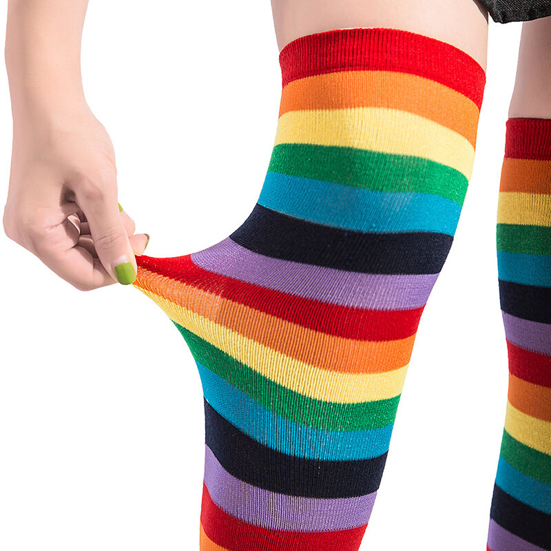 Peúgas altas do arco-íris do joelho listrado, meias altas da coxa para o partido do traje do Cosplay do Natal