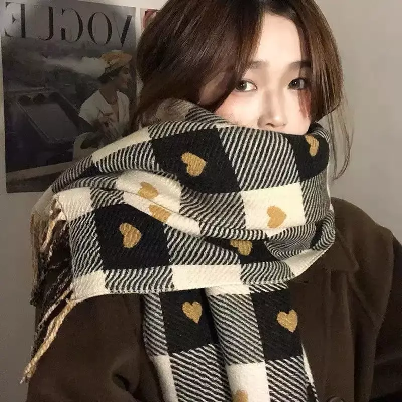 女性と男性のためのハートとカシミアのスカーフ,暖かく,厚いタッセル付きのチェック柄のスカーフ,韓国のファッションアクセサリー