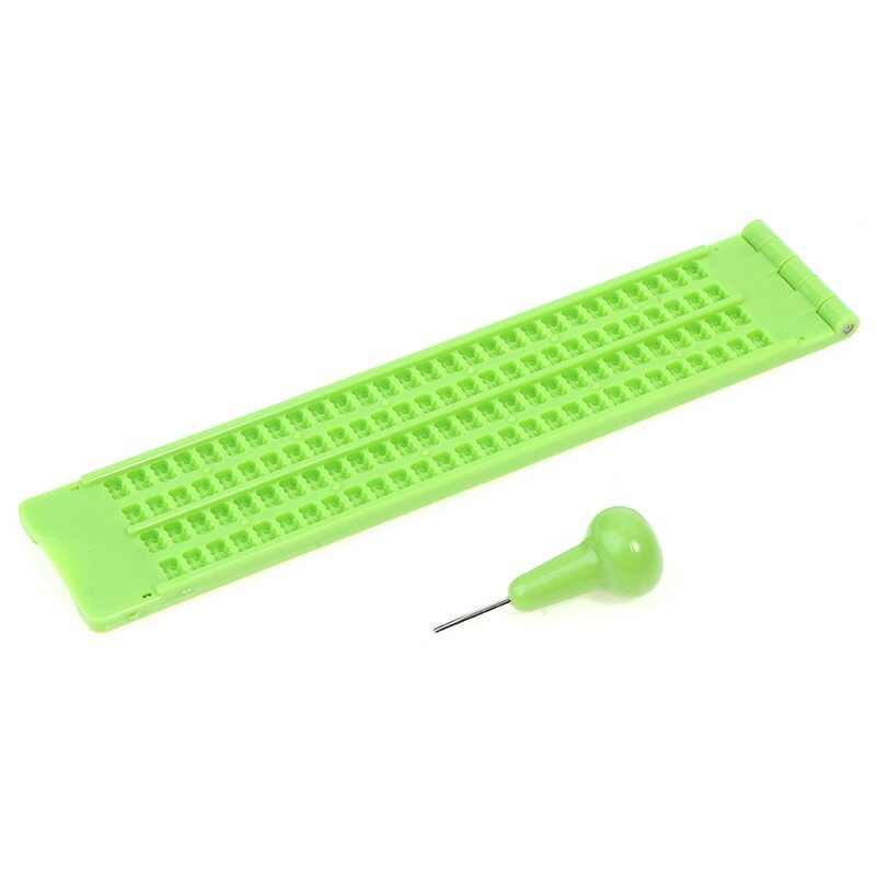 พลาสติก Braille การเขียน Slate แบบพกพาดูแลดวงตาด้วย Stylus พลาสติกโรงเรียนการเรียนรู้สีเขียวเครื่องมืออุปกรณ์เสริม