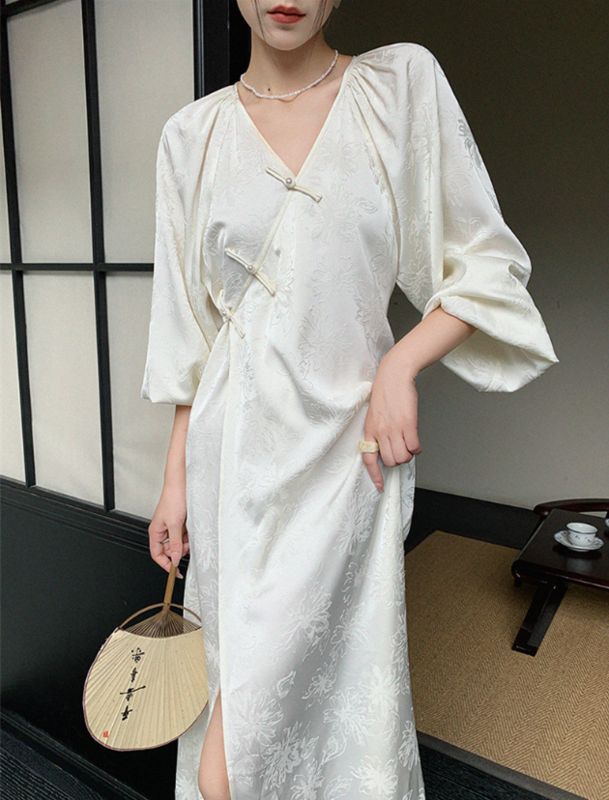 New Chinese style button up V-neck long sleeved dress for women in summer 2024 new slimming fashionable long dress
