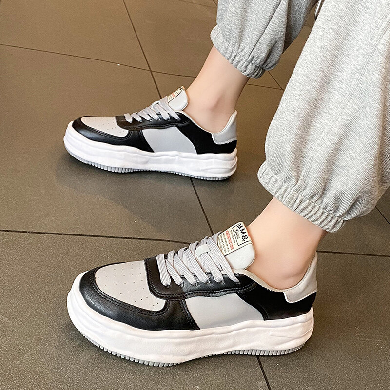 Scarpe bianche per le donne nuove scarpe con suola spessa scarpe per il tempo libero scarpe da ginnastica da corsa scarpe vulcanizzate da donna 2022 scarpe autunnali primaverili