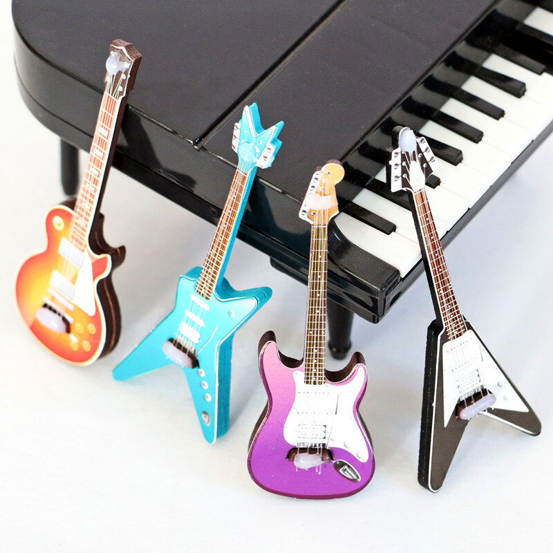 Modelo Miniatura Dollhouse Instrumento Musical, Acessórios Decoração Móveis, Guitarra Brinquedos, 1:12