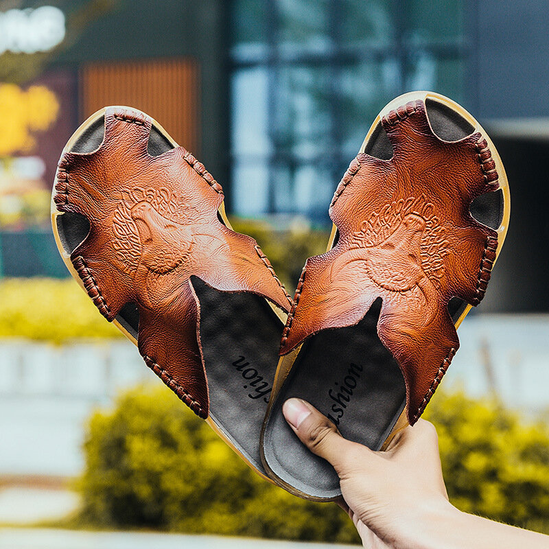 Nowe wysokiej jakości skórzane antypoślizgowe kapcie dla męskie sandały plażowe wygodne letnie buty klasyczne męskie kapcie