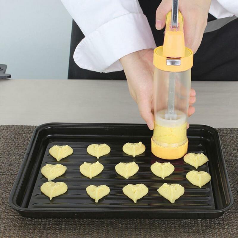 Versatile Cookie Press Kit pressa per biscotti in acciaio inossidabile con 16 piastre 6 ugelli per la cottura del biscotto con presa Comfort per la cucina