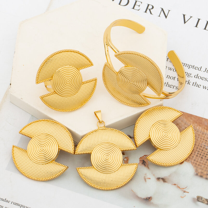 Goldfarbe Ohrringe Anhänger Schmuck Set für Frauen rundes Design Ohrringe Armreif und Ring 4 Stück Set für Hochzeiten Braut Schmuck Geschenk