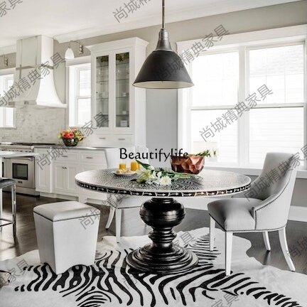 Madeira maciça mesa de jantar redonda, pequeno apartamento pintado à mão, cadeiras clássicas, agregado familiar