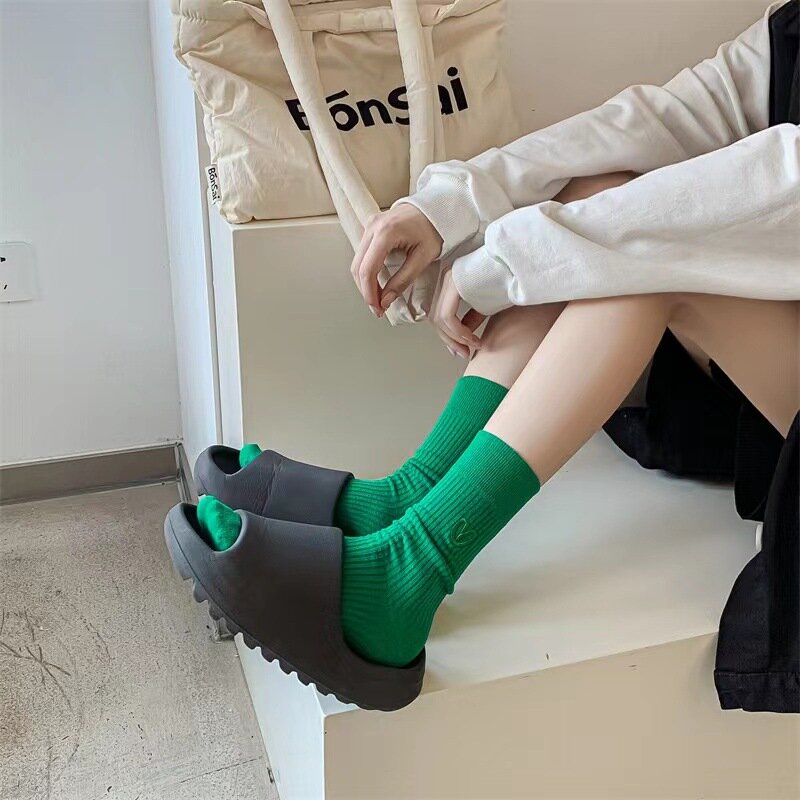 1 Pair of Women's Socks Cotton Fashion Solid Color Cotton Love Embroidered Pile Socks Mid-calf Sports Socks