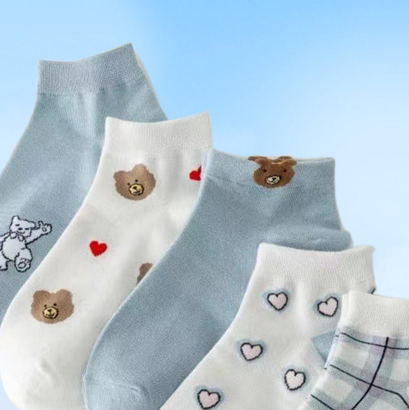 2024 nuovi calzini alla moda traspiranti 5 paia di calzini Casual da donna a tubo basso con calzini da donna Standard con motivo a orso e cuore carino