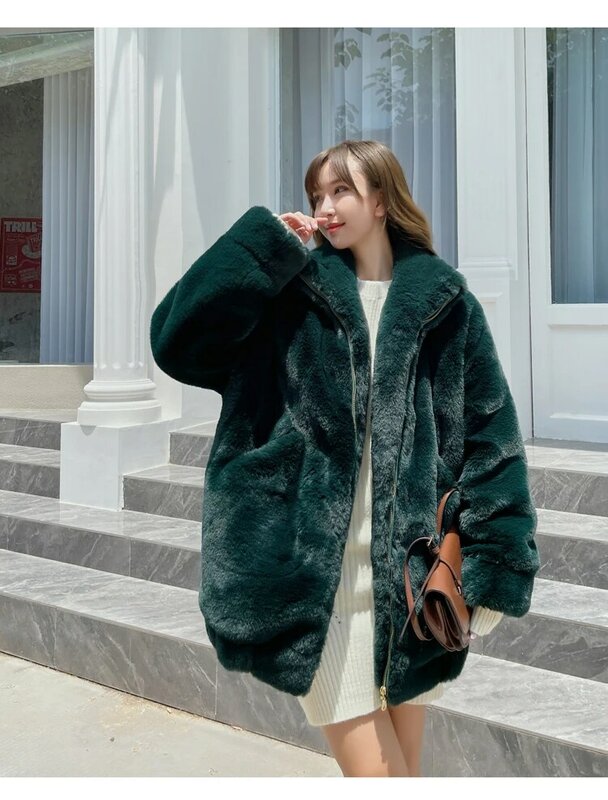 Зимняя модная новинка 2024, темно-зеленое меховое пальто средней длины на молнии, утолщенный однотонный меховой топ с имитацией выдры и воротником из кроличьего меха