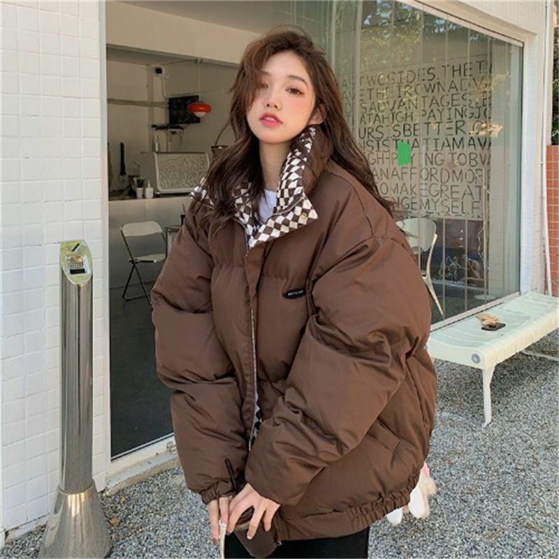 Женская клетчатая хлопковая куртка в шахматную клетку, модель зима 2023 года, пуховик в лесном стиле, Корейская версия, свободная облегающая хлопковая куртка