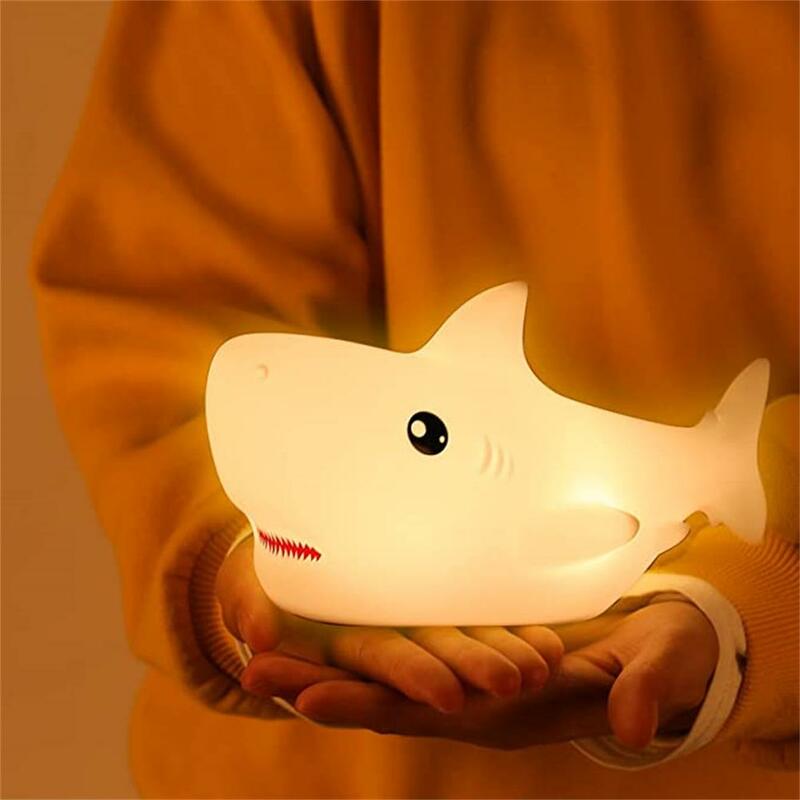 LED 야간 조명 귀여운 만화 상어 모양 실리콘 패팅 조명, USB 충전 침대 옆 장식 분위기 램프, 어린이 청소년 선물