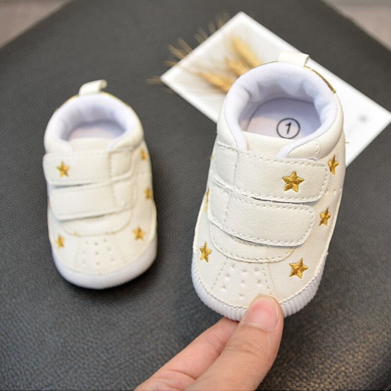 Sapatos brancos pequenos antiderrapantes para meninos e meninas, solas macias, casuais, aprendendo a andar, recém-nascidos, bebês de idade, 0-18 meses, novo