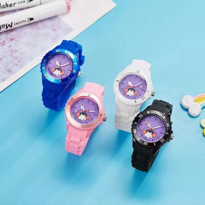 Jam tangan kuarsa wajah hewan lucu jam tangan baterai siswa tali gel silika anak laki-laki dan perempuan hadiah ulang tahun nomor bola berwarna