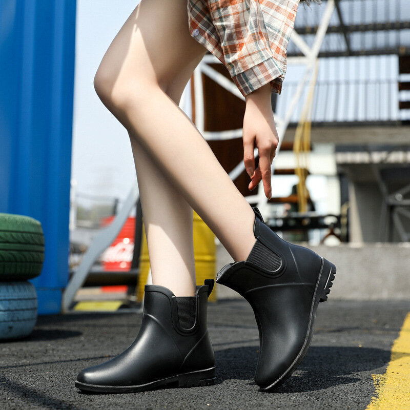 Zapatos de lluvia de tubo corto para mujer, botas de agua de PVC a la moda de Color sólido, zapatos de goma para el trabajo, impermeables y antideslizantes para caminar al aire libre