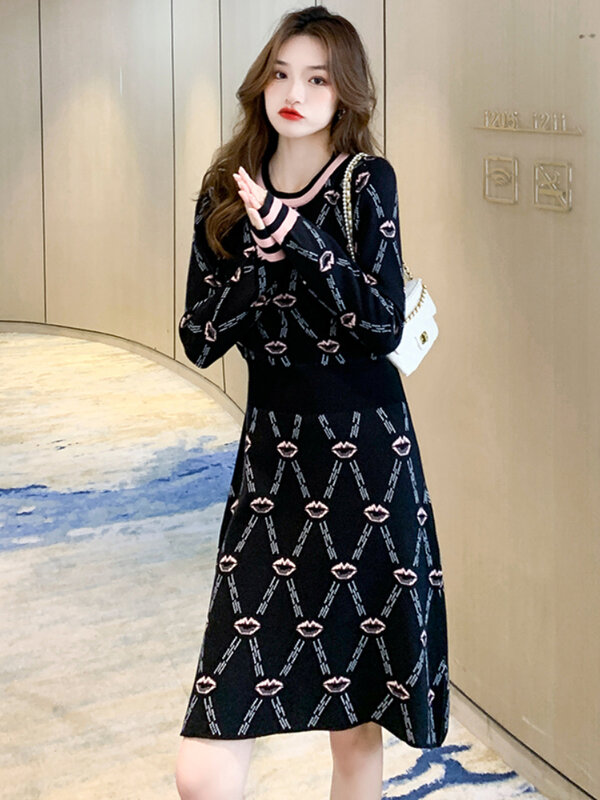 French Temperament Age-reducing Knitted Dress 2022 Early Autumn New Waistless Slim French Retro Temperament Mid-length Dress