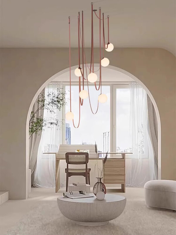 Plafonnier LED suspendu composé de sphères blanches laiteuses, éclairage d'intérieur, luminaire décoratif de plafond, idéal pour un salon ou une chambre à coucher