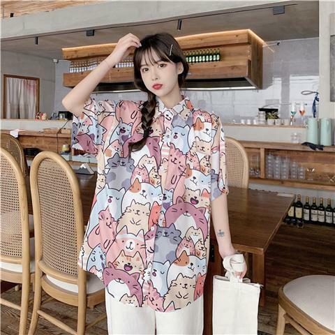 Baju bunga lengan pendek Hong musim panas Jepang untuk wanita modis dan potong desain pantai kemeja motif kucing longgar niche y2k