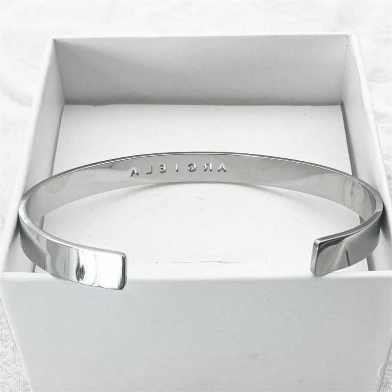 Bracelet lettre creuse d'Europe et d'Amérique, bracelet ouvert en acier au titane super chaud et minimaliste pour hommes et femmes