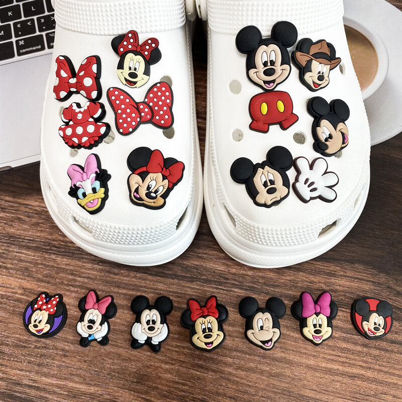 Disney รองเท้า PVC ลายมิกกี้และมินนี่น่ารัก1ชิ้น, อุปกรณ์เสริมรองเท้าแตะในสวนลายการ์ตูนสำหรับตกแต่งหัวเข็มขัดเป็นของขวัญเด็กเล็กเด็กผู้หญิง