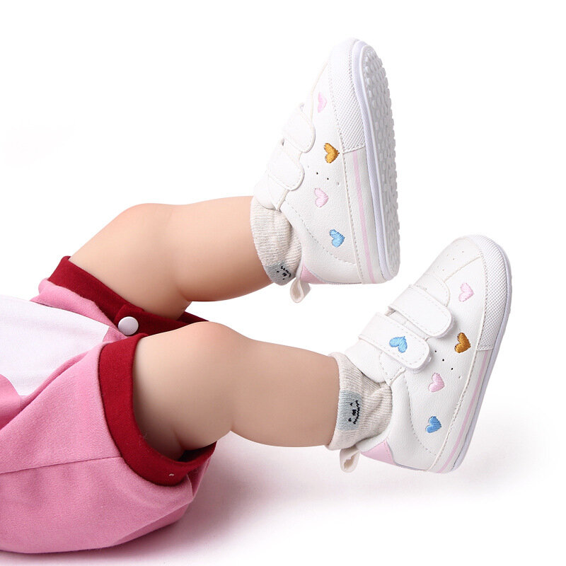 Tênis de sola de borracha antiderrapante para bebê recém-nascido menino e menina, Cute Hearts Crib Shoes, marca, item de bebê de 1 ano