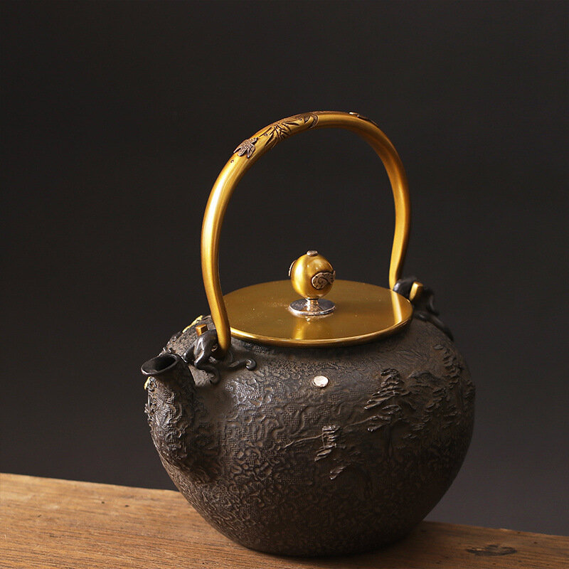 Japonês gaoling jinshutang réplica tartaruga wentang dewaxing tianshe paisagem padrão ouro e prata incrustada chaleira pote de ferro