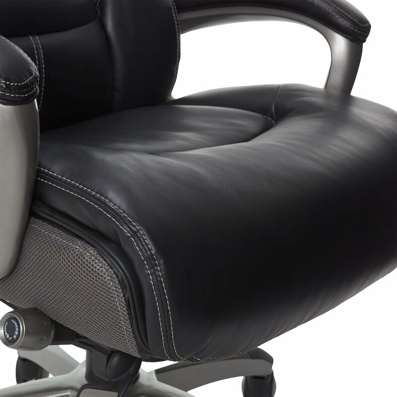 Офисное умное кожаное кресло руководителя с технологией Smart Layer и эргономичное компьютерное кресло с окантованной талией и удобными катушками