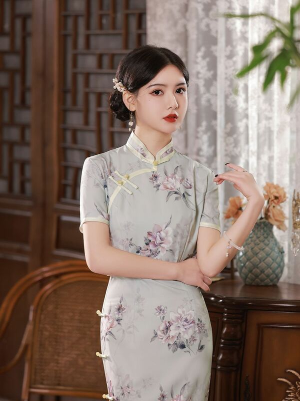 المرأة الأزهار طباعة سليم شيونغسام 2023 الصيف النمط الصيني الرجعية قصيرة الأكمام تشيباو