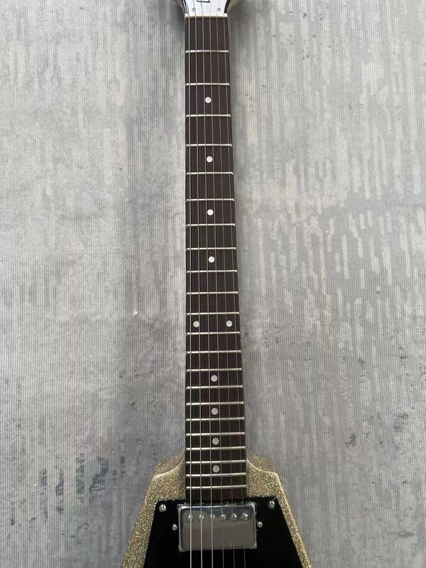 Gitar listrik, memiliki Gib $ on logo, dibuat di Cina, fly v, kilau metalik cat mahoni tubuh, kustom,