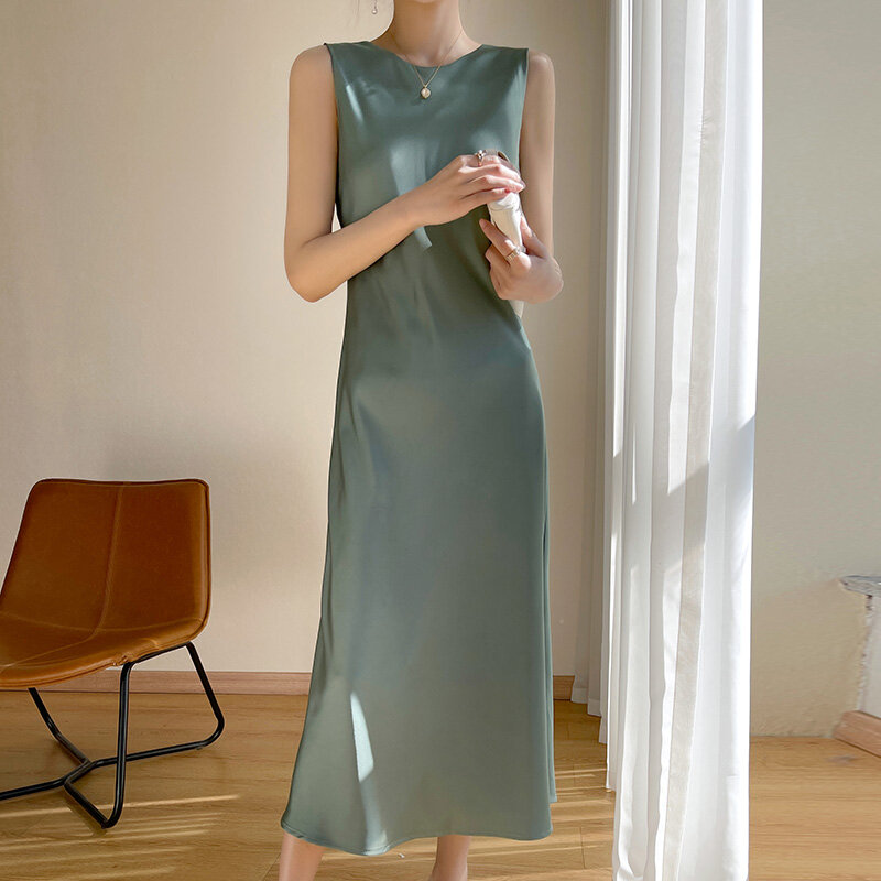Роскошное ацетатное атласное шелковое платье на бретельках женское французское нишевое приталенное привлекательное характерное платье с V-образным вырезом