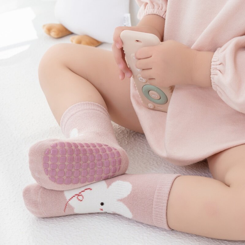 Calcetines antideslizantes para bebé, medias suaves de dibujos animados, Primavera, 2023