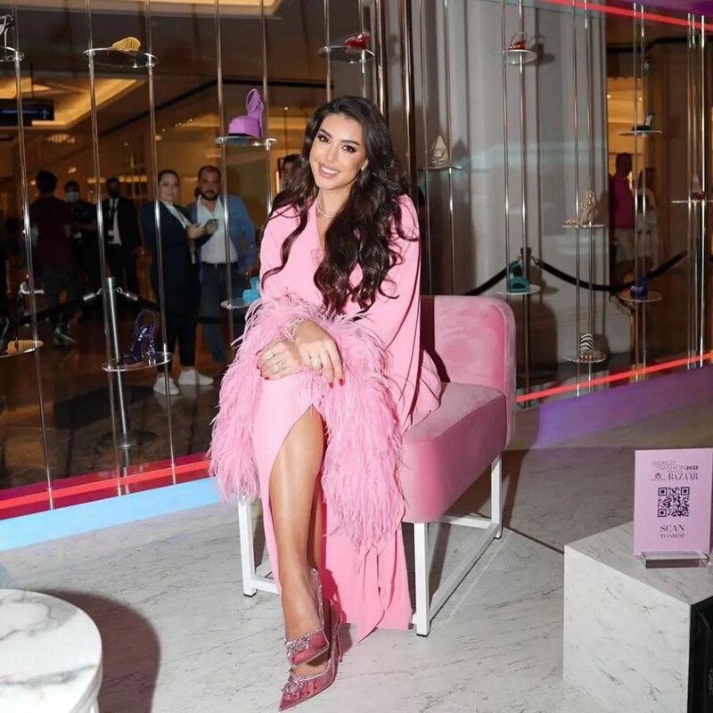 Abito da ballo in Crepe elastico arabo piume a-line scollo a V maniche lunghe rosa abito formale Dubai abiti da festa celebrità abiti