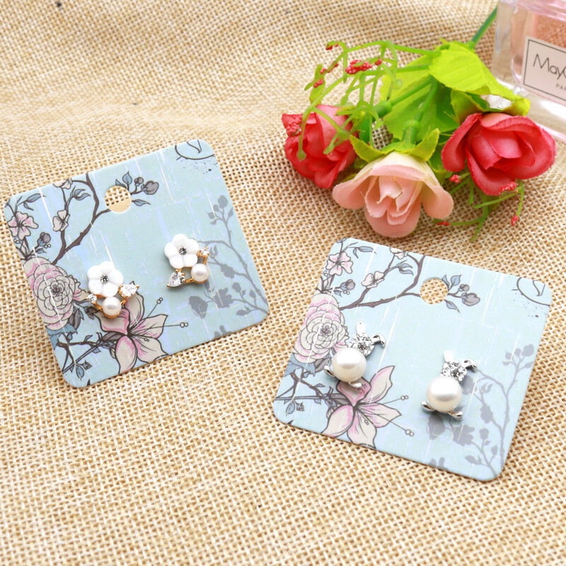 Tarjeta de embalaje de papel con patrón de flores para pendientes, 50 piezas, 5x4,3 cm, para joyería DIY, pendientes, collar, tarjeta de exhibición de papel Kraft hecha a mano