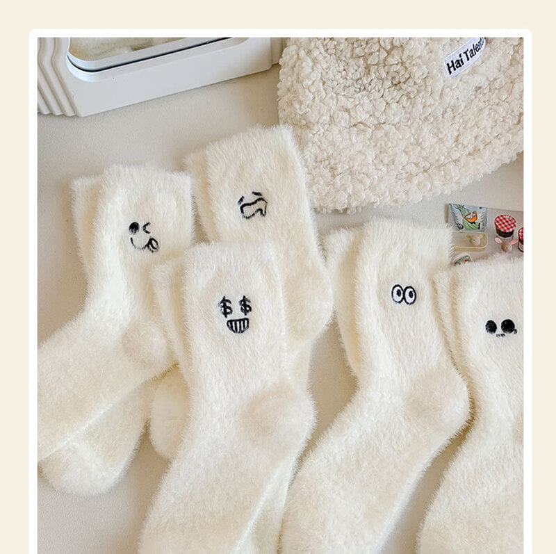 Weiße Koralle Nerz Plüsch Socken für Frauen Herbst Winter verdickt warme Mid-Tube Home Boden Socken niedlich schlafen postpartale Strumpf