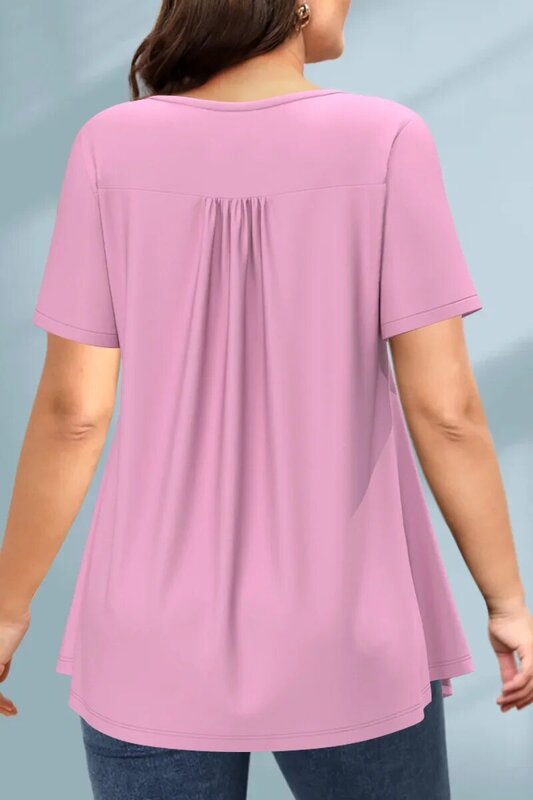 Camiseta de manga curta para as mulheres, camisa de pescoço redondo plissado, cor solta e sólida, botão decorativo, tamanho grande, verão