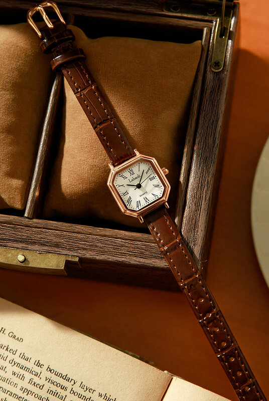 Jam tangan angka Romawi klasik untuk wanita jam tangan kuarsa jam tangan wanita mewah berbentuk kotak emas gaya elegan kulit hitam Reloj