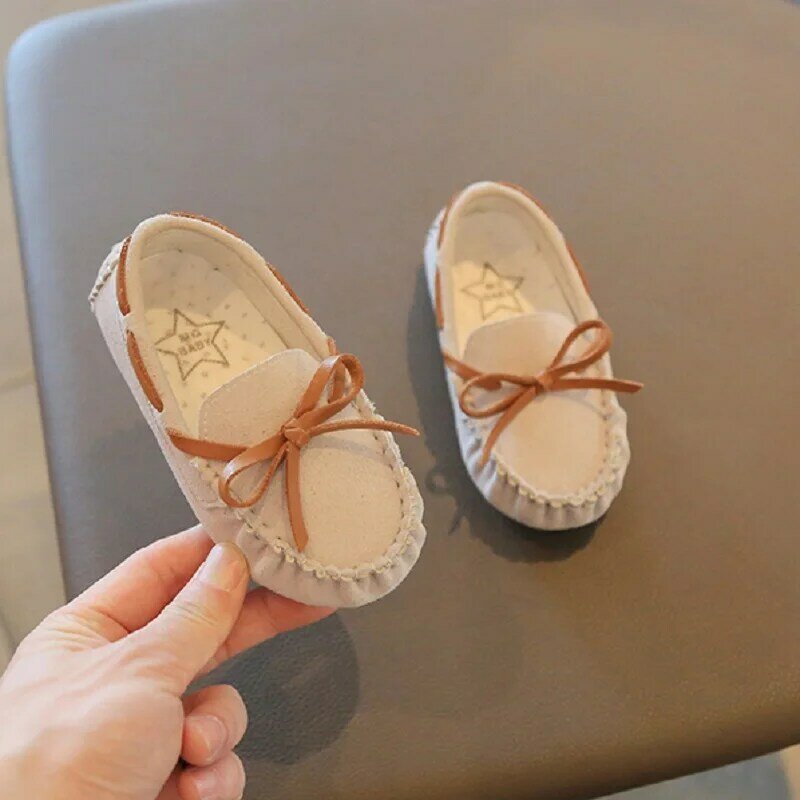 Dziecko motylkowy węzeł buty 2022 nowych moda dzieci dziewczyny wiosna jesień Pu księżniczka mokasyny na płaskiej podeszwie dzieci maluch chłopcy buty