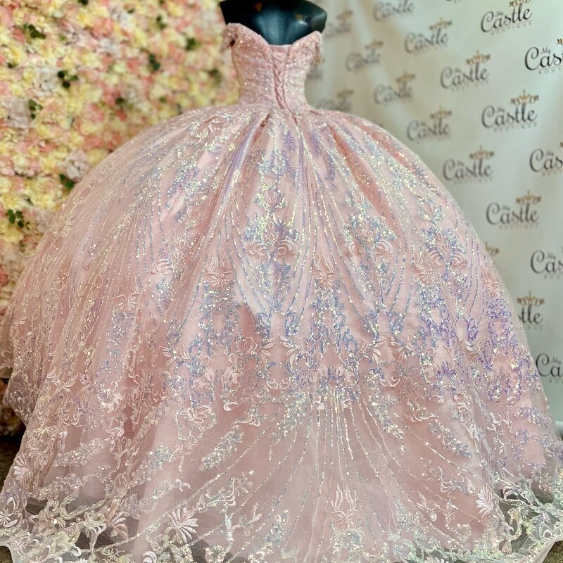 Pink Sweetheart paillettes Appliques perline di pizzo al largo della spalla abito Quinceanera abito da ballo Sweep Train Tulle Princess Party Prom